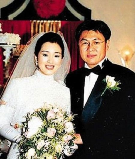 Mamoru Yoki Chung Li's parents, Gong Li and Ooi Hoe Seong fell in love at first sight and then exchanged their wedding vows on the same year of their first meeting. Is Mamoru's mom, Gong Li married twicely?